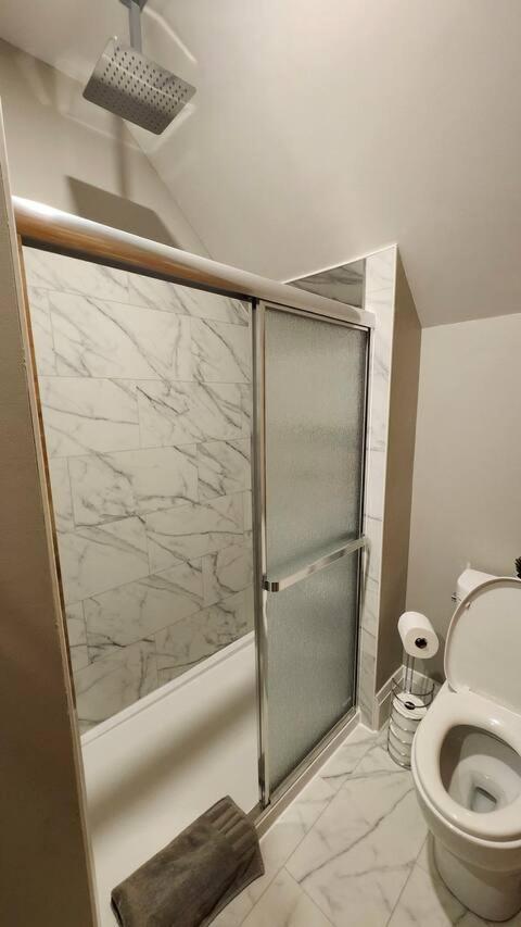Entire 1 Bedroom Apartment Across From Google - Br5 Kitchener Dış mekan fotoğraf